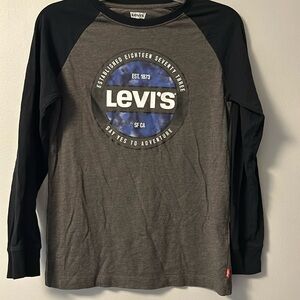 Levi’s Boys 14/16 long sleeve tee! Like new! Super soft